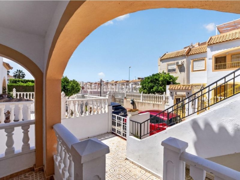 Foto 3d38c4d9-5fba-4f77-89a9-948dbf17d092. Apartament amb piscina a Zona Carrefour - Urbanizaciones Torrevieja