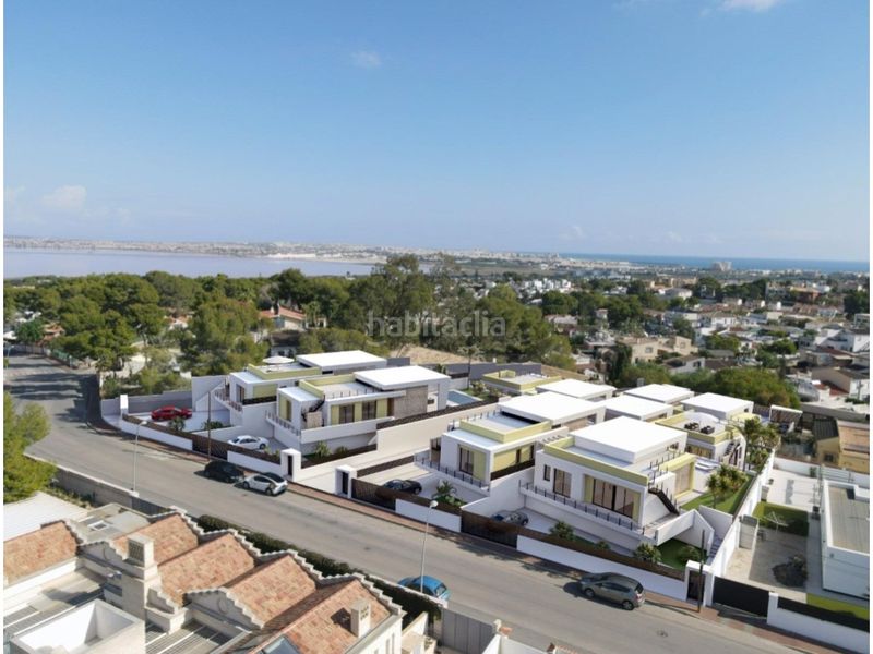 Foto 45459617-8397-4fb3-b915-7b6efaa57d97. Casa amb piscina a Los Balcones-Los Altos Torrevieja