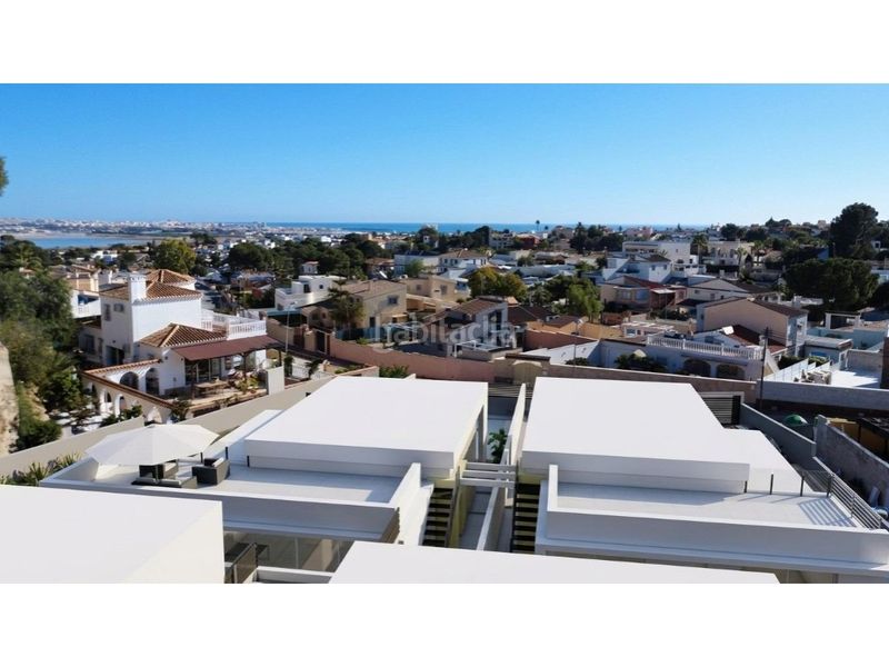 Foto 4b024a75-a0cb-44c4-aa72-cce96d7476a0. Casa amb piscina a Los Balcones-Los Altos Torrevieja