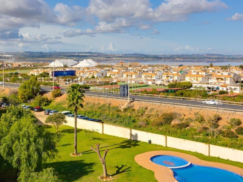 Foto 0b5beb3d-8bc3-4b38-bb15-75f10ed56d38. Àtic amb piscina a Parque de las Naciones Torrevieja