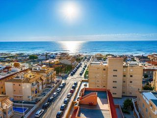 Apartament a Los Europeos. Apartamento con vistas al mar a solo 250 metros de la playa de l