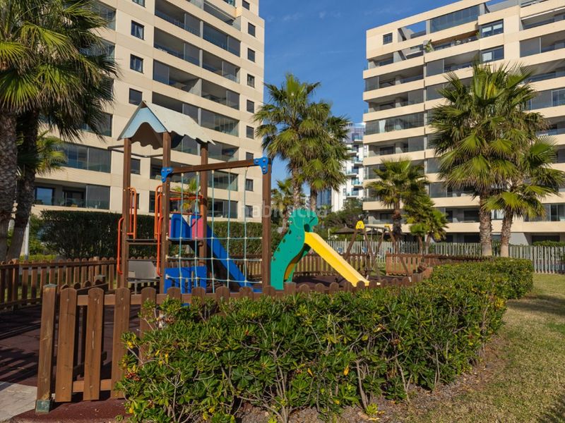 Foto fd9a72d9-7d9d-4203-8746-db3d99eb5816. Àtic amb aparcament a Punta Prima Torrevieja