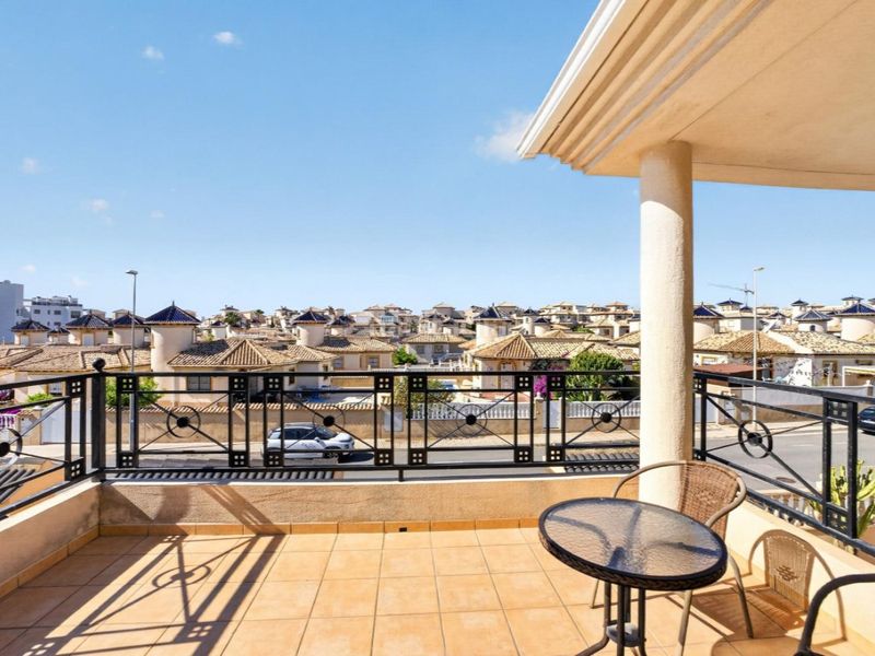 Foto 477ce133-fb4a-47ef-8cfc-93a1f7e7b075. Casa amb piscina a La Zenia Orihuela