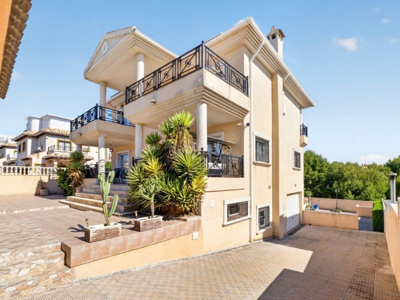 Foto a4d20e10-268f-4da8-9c19-25bd2c3809e2. Casa amb piscina a La Zenia Orihuela