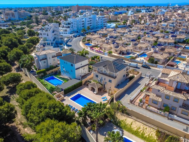 Foto f91bed91-d370-4fa5-a7fd-0f6b4e96dea2. Casa amb piscina a La Zenia Orihuela