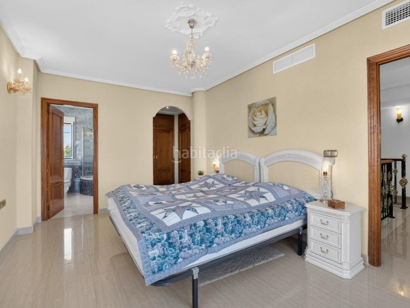 Foto fad16bee-48af-4d1a-9c09-e34dfbcfa090. Casa amb piscina a La Zenia Orihuela