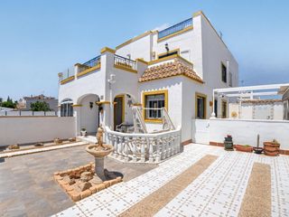 Duplex in Zona Carrefour - Urbanizaciones. Encantador chalet adosado con solárium privado, jardín y piscina