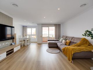 Appartement  Calle san pascual. Amplio apartamento reformado con 3 dormitorios y dos plazas de g