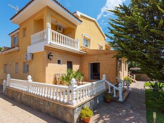 Haus in Lomas de Cabo Roig - Los Dolses. Exclusiva villa mediterránea en cabo roig con gran parcela, pisc