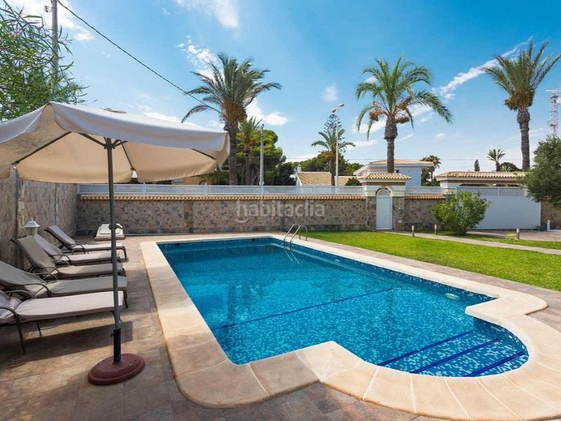 Foto fef4ee00-d571-4157-b6c7-59f633ede414. Casa amb aparcament piscina a Cabo Roig Orihuela