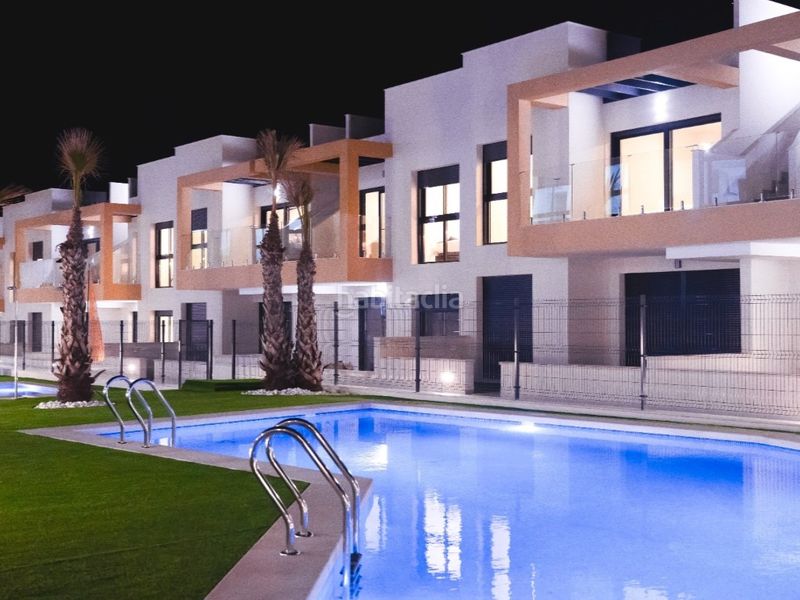 Foto f23f336d-ed8e-456b-b34e-0d83f2574b56. Casa amb piscina a Los Almendros Orihuela