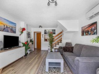 Maison  Calle miño 10. Casa adosada de 3 dormitorios en la zona codiciada de rosaleda,