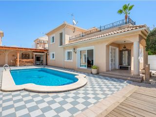 Casa  Calle mar caspio. Villa de 7 habitaciones en torre de la horadada  pilar de la hor