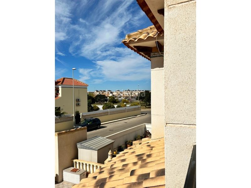 Foto 9554900d-2fe6-467e-b06e-2af7aa39c69e. Casa amb piscina a Lomas de Cabo Roig - Los Dolses Orihuela