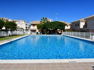 Haus  Calle pintor ribera. Encantador bungalow de 2 dormitorios en la planta baja en playa