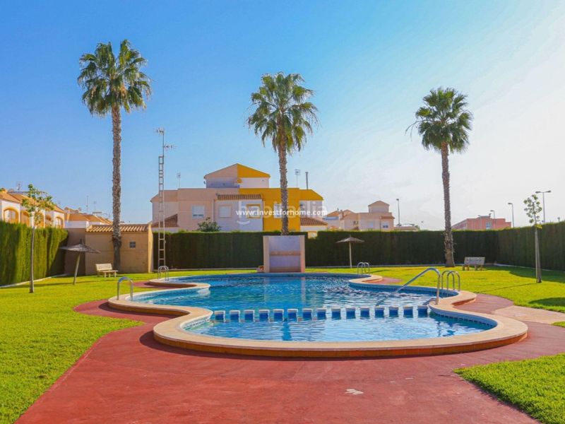 Foto 90763243-1363-4a79-a6ea-95b28966a427. Casa amb piscina a Zona Carrefour - Urbanizaciones Torrevieja