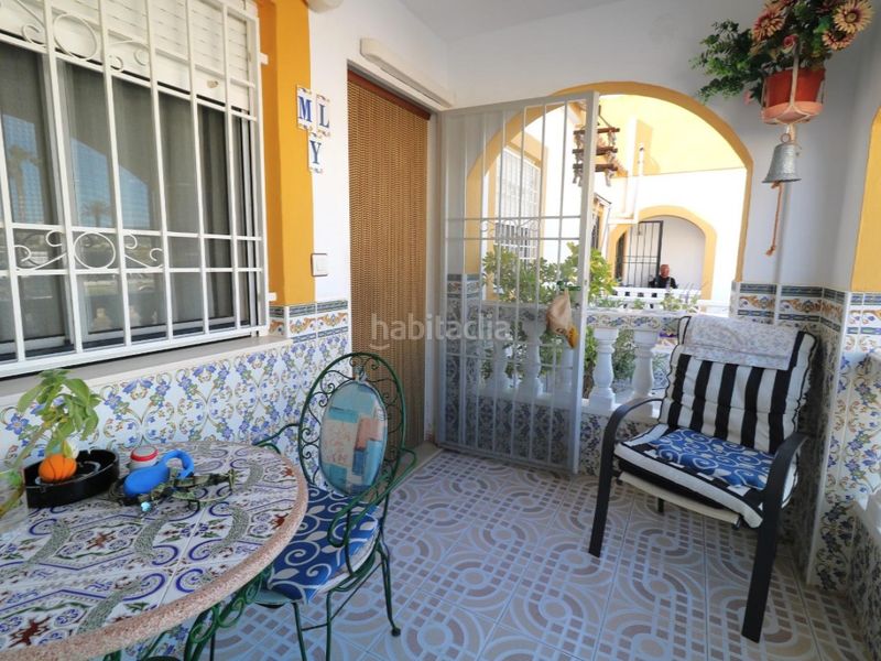 Foto acb7c753-9568-4aed-98da-53a9f065c471. Casa amb piscina a Zona Carrefour - Urbanizaciones Torrevieja