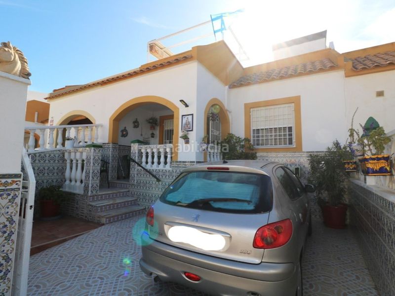 Foto b558ebf6-4ba4-44f7-979f-b862477cbd80. Casa amb piscina a Zona Carrefour - Urbanizaciones Torrevieja