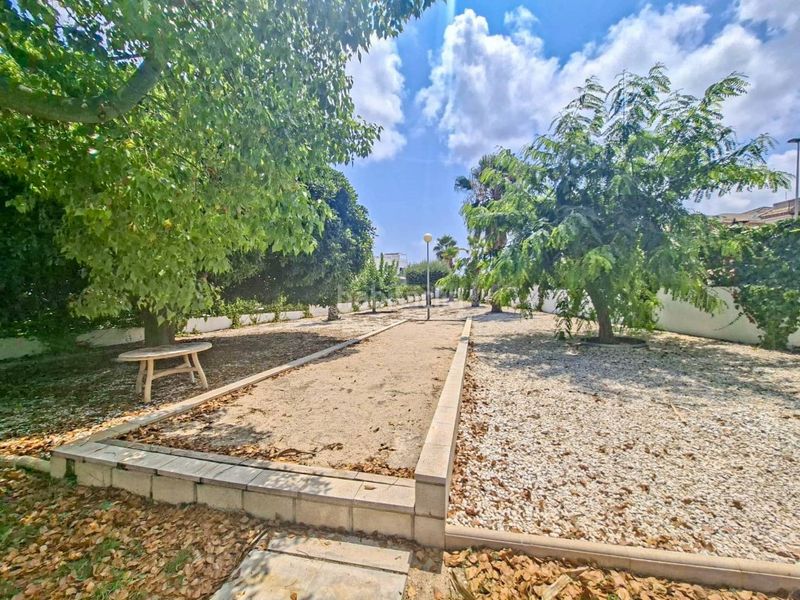 Foto 1412f601-2757-4677-a095-8f11d2aa9e30. Casa amb piscina a Los Almendros Orihuela