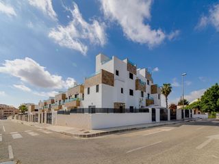 Casa adossada a Villamartín-Las Filipinas