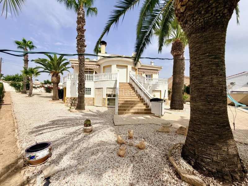Foto b9e0730f-0a25-4057-b3fb-f31af57a3765. Casa amb calefacció aparcament piscina a Centro de la Ciudad Quesada Rojales
