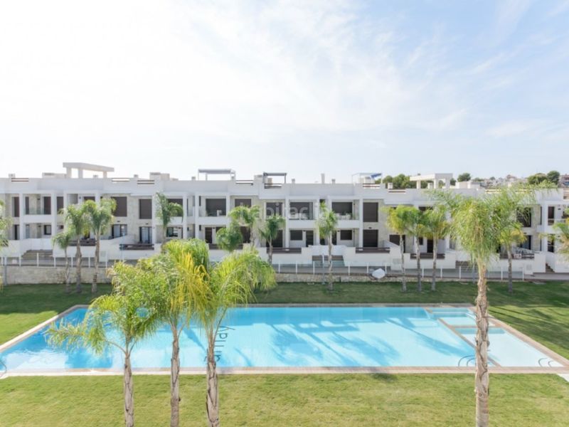 Foto b6377a4d-27af-46e7-bb51-b530e8ca97b6. Casa amb piscina a Los Balcones-Los Altos Torrevieja