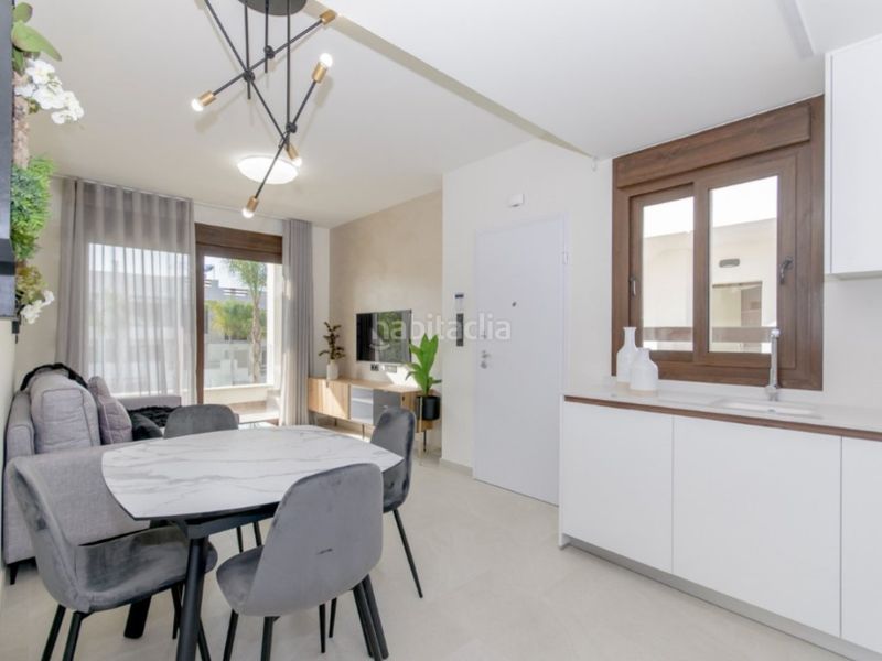 Foto f1b19a38-60d6-4196-8a30-441c4b3bd2ab. Casa amb piscina a Los Balcones-Los Altos Torrevieja