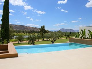 Casa en Algorfa. Exclusivas villas de nueva construcción en primera línea de camp