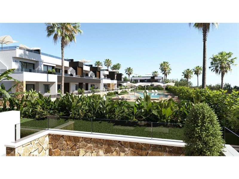 Foto b2015922-564d-433e-b350-5d9689bbbf08. Casa amb piscina a Lo Marabú Rojales