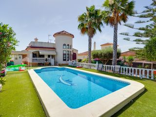 Casa  Calle jose carreras. Preciosa villa de 3 habitaciones en san fulgencio