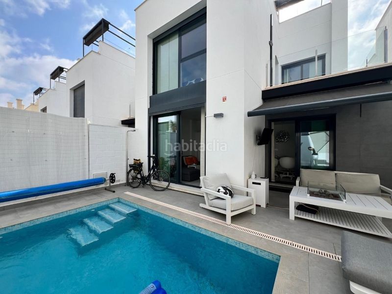 Foto d3d06860-9b03-4e65-9841-646a2a301212. Casa amb piscina a Los Almendros Orihuela