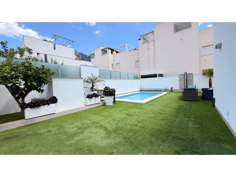 Foto 407ab828-5709-48c7-a4fc-1d2ef7f2ae41. Casa amb piscina a Parque Acuático - Sector 25 Torrevieja