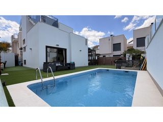 Casa  Calle maite pagazaurtundua ruiz. Increíble villa de 5 habitaciones en aguas nuevas  sector 25