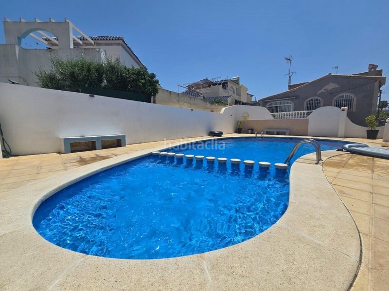 Foto e1e84628-c60b-4496-bd80-ba9ca933621c. Casa amb piscina a Los Balcones-Los Altos Torrevieja