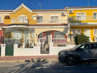 House  Calle islas baleares. Preciosa casa de 3 habitaciones con varias terrazas y piscina co