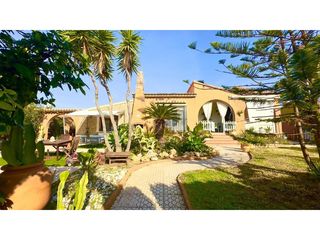 Casa  Calle levante. Villa mediterránea en aguas nuevas
