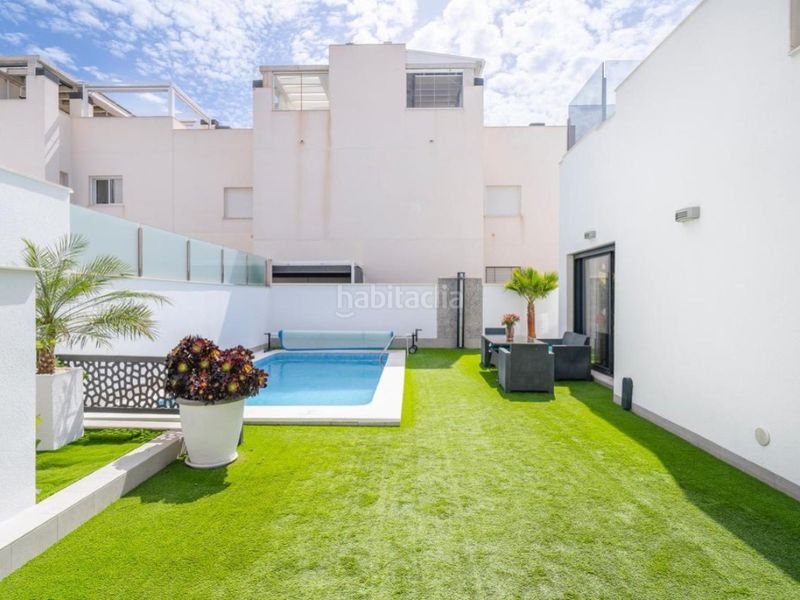 Foto c1b7801f-9188-41c6-89c4-e3c6e77c44e5. Casa amb calefacció piscina a Parque Acuático - Sector 25 Torrevieja
