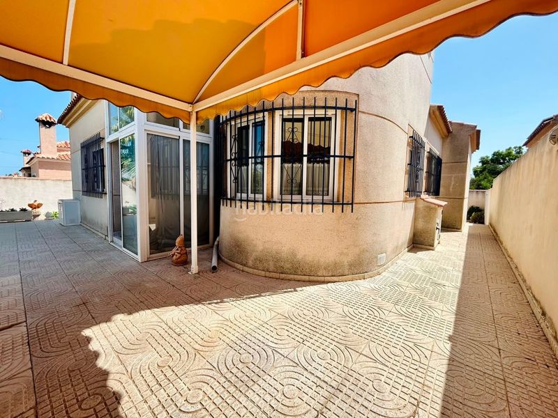 Foto 6e937d31-fcb3-4ee8-addb-16ba1d8ac454. Casa amb piscina a Zona Carrefour - Urbanizaciones Torrevieja