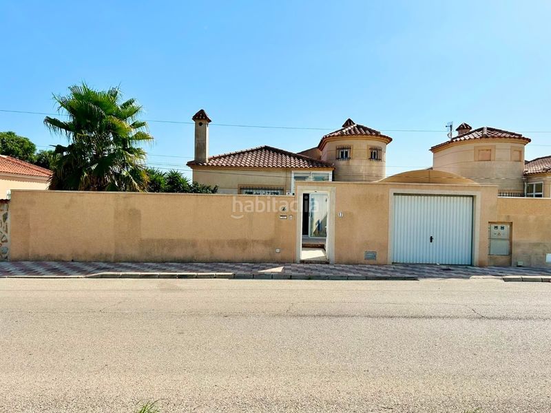 Foto b0549d4e-ca5c-4976-b6e1-15d6f9721122. Casa amb piscina a Zona Carrefour - Urbanizaciones Torrevieja