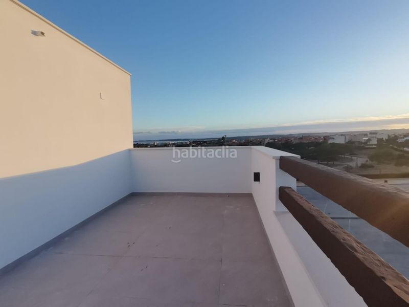 Foto c52e6eff-824f-45bc-ab07-9c390c5412a5. Casa amb piscina a Montesinos (Los)