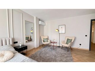 Apartament  Calle ramon gallud. Increíble apartamento de 3 habitaciones en playa del cura
