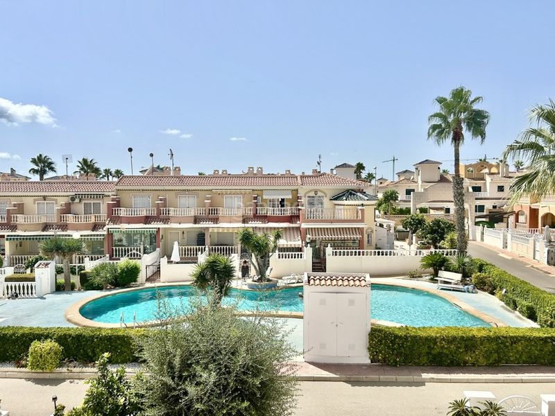 Foto ab9f6132-e207-4541-8c4a-f1c35d24868b. Casa amb piscina a Centro de la Ciudad Quesada Rojales