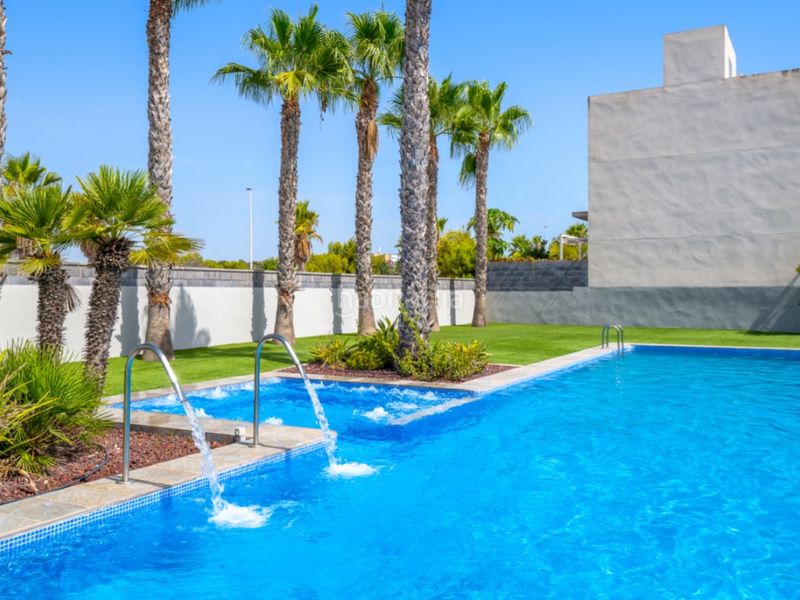 Foto 570db1b1-2da4-49f0-8c8f-470b66d25c5b. Casa amb aparcament piscina a Parque Acuático - Sector 25 Torrevieja