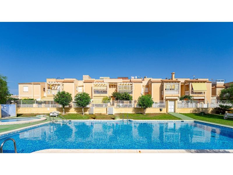 Foto 6477fcd5-97ed-4213-b190-12d4ebd47f92. Casa amb piscina a Aguas Nuevas Torrevieja