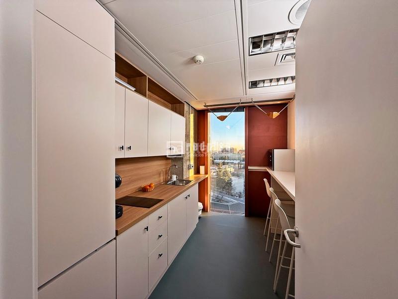 Foto 13b65ac5-f04d-4f8c-815e-a6fc492f9900. Alquiler oficina coworking en la avenida de burgos en Madrid