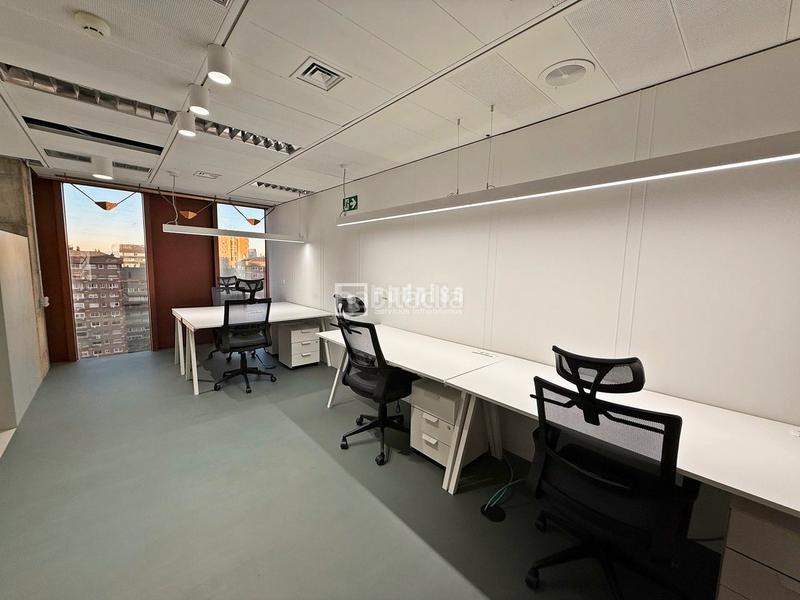Foto 4d1f6da0-b17f-4daf-baf1-f3013937538e. Alquiler oficina coworking en la avenida de burgos en Madrid