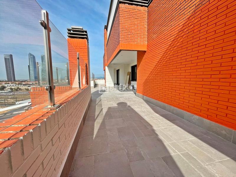 Foto b8ead161-f8d0-4176-b2a1-fe3ff46bbe0c. Affitto attico con riscaldamento parcheggio piscina in Madrid