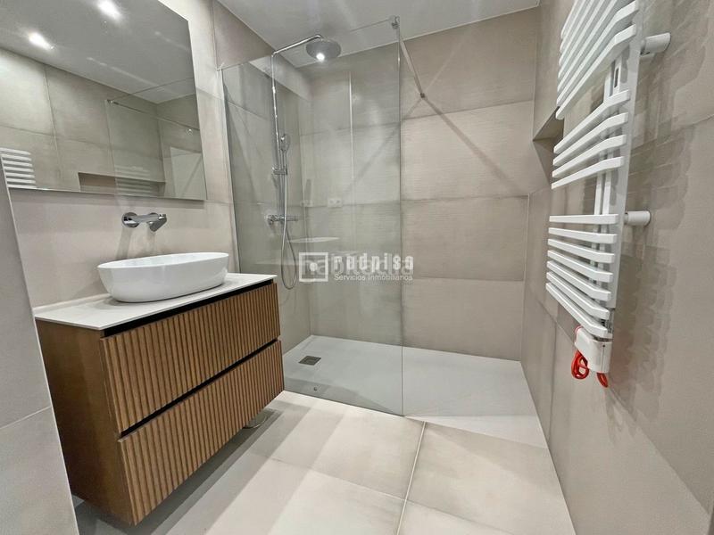 Foto d5355d46-0399-488f-8fc5-03a1fcd0a5e1. Miete dachwohnung mit heizung parking pool in Castilla Madrid