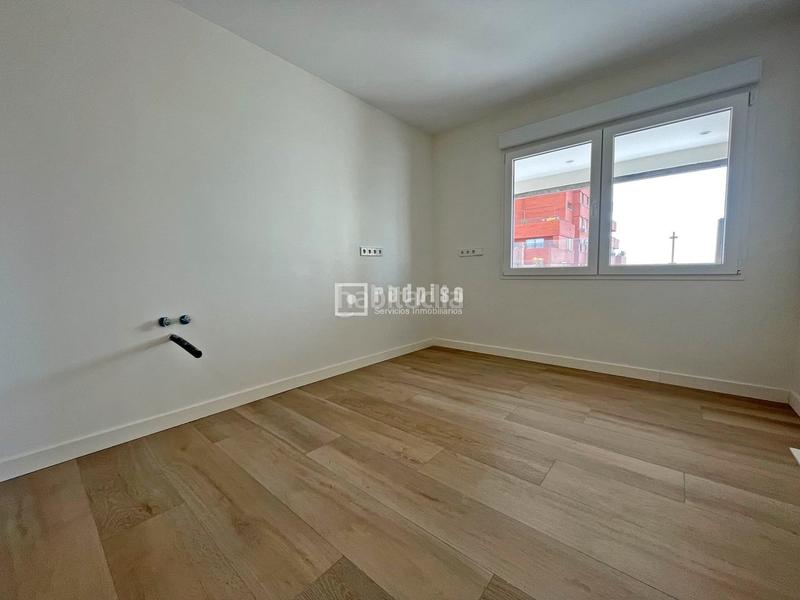 Foto 096f91b5-0930-45da-9811-5775d92068d6. Rent penthouse with heating parking pool in Castilla Madrid