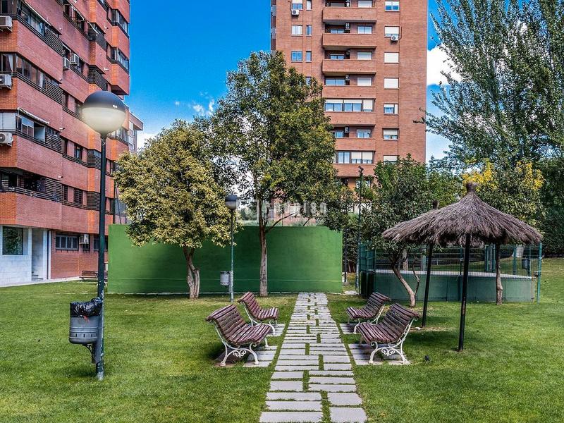 Foto 1012ee55-5964-4de2-bfb0-8924f3592f48. Rent penthouse with heating parking pool in Castilla Madrid